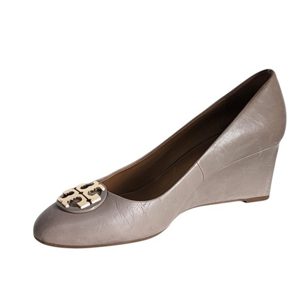 Tory Burch Luna Wedge Pumps Taupe Leather Gold Logo Medallion 9.5